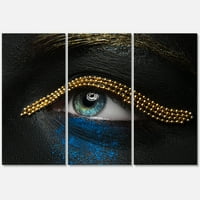 Designart 'Nő szeme fekete bőrrel, arany lánccal' Modern vászon fali művészet